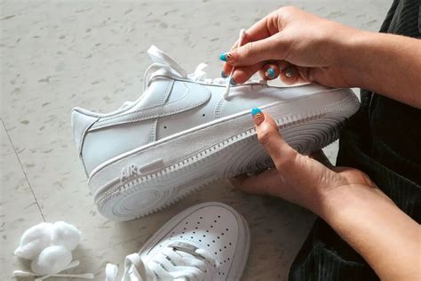 How to Stretch Nike Shoes: Unraveling the Threads of Comfort and Style